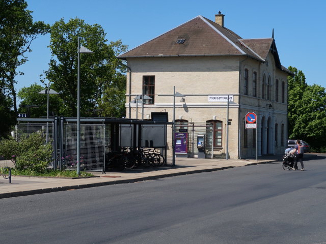 Sabine bei der Kv&aelig;rndrup Station (19. Mai)