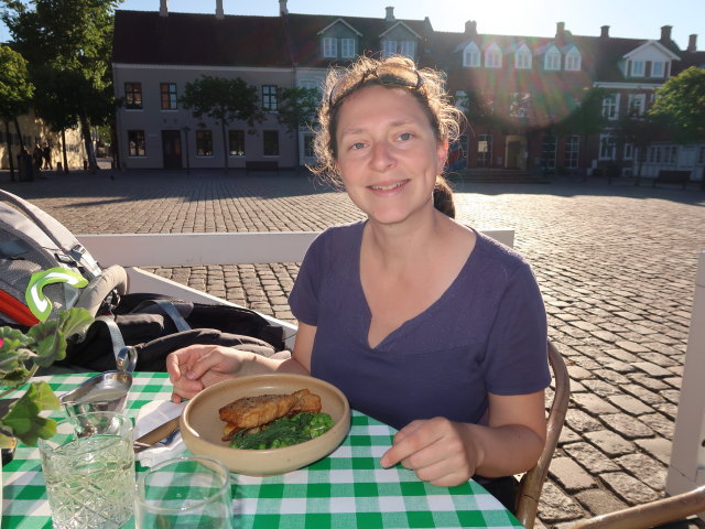 Sabine im Restaurant Gr&oslash;nttorvet in Odense (19. Mai)