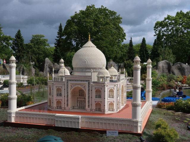 Minib&aring;de im Legoland Billund Resort (26. Mai)