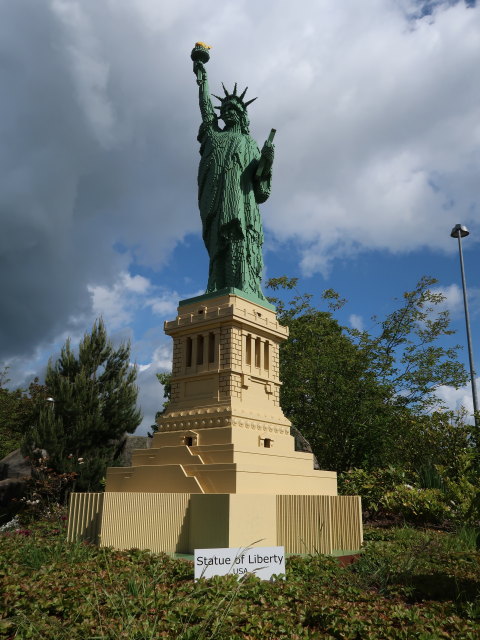 Minib&aring;de im Legoland Billund Resort (26. Mai)