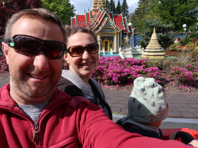 Ich, Sabine und Nils in Minib&aring;de im Legoland Billund Resort (26. Mai)