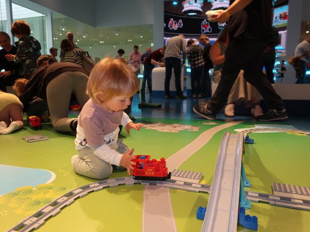 Nils in der Bl&aring; Zone im LEGO House in Billund (27. Mai)