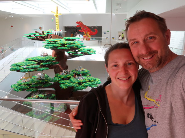 Sabine und ich beim Tree of Creativity im LEGO House in Billund (27. Mai)