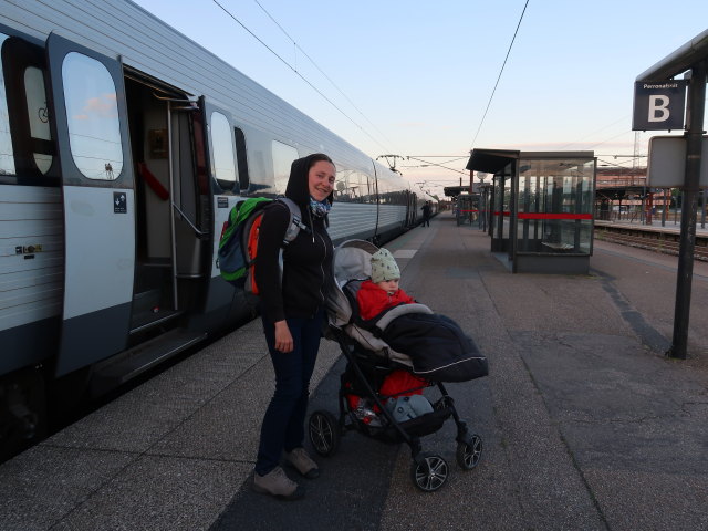 Sabine und Nils in der Roskilde Station, 45 m (28. Mai)