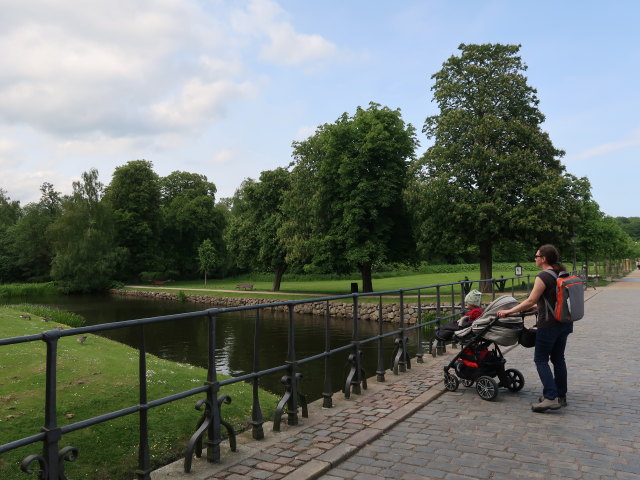 Nils und Sabine im Frederiksborg Haven in Hiller&oslash;d (1. Juni)