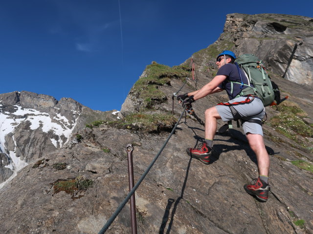 Christian am Gleiwitzer H&ouml;henweg zwischen Unterer J&auml;gerscharte und Oberer J&auml;gerscharte (22. Juni)