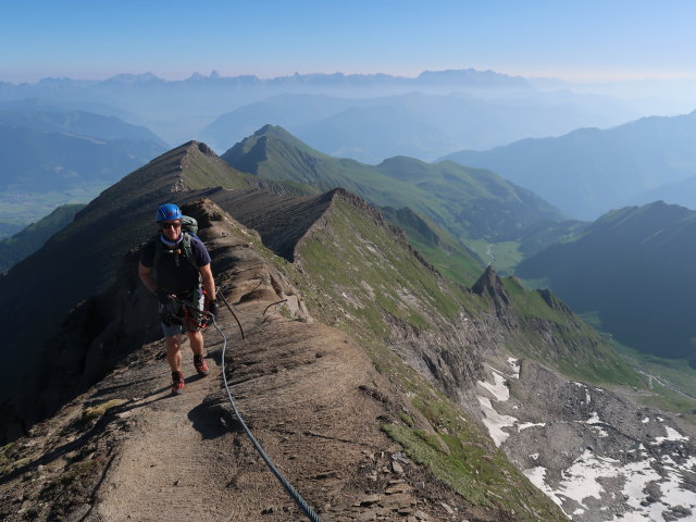 Christian am Gleiwitzer H&ouml;henweg zwischen Oberer J&auml;gerscharte und Kempsenkopf (22. Juni)