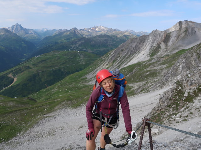 Arlberger Klettersteig: Angela zwischen Osteinstieg und Wei&szlig;schrofenspitze (19. Juli)