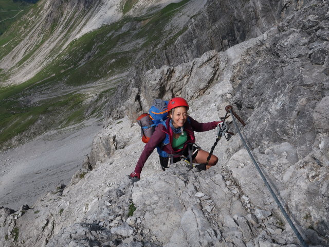 Arlberger Klettersteig: Angela zwischen Osteinstieg und Wei&szlig;schrofenspitze (19. Juli)