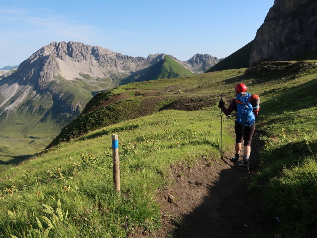 Angela am Boschweg zwischen Mittelstation der Vallugabahn und Stuttgarter H&uuml;tte (20. Juli)