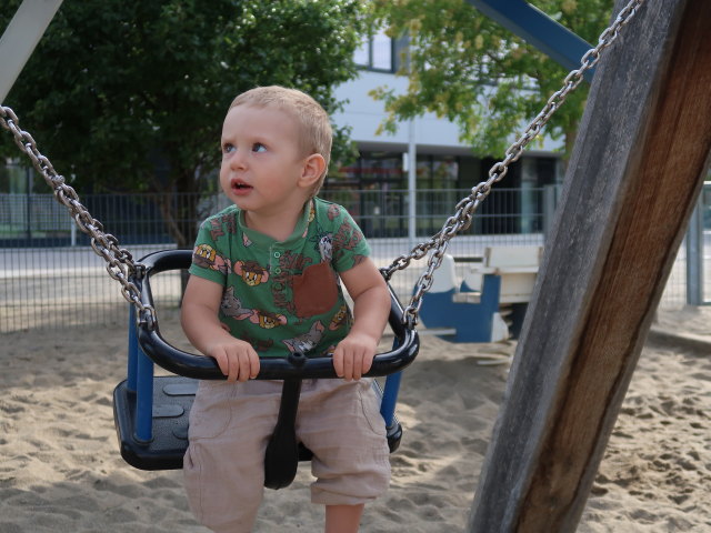 Nils am Spielplatz im Hannah-Arendt-Park