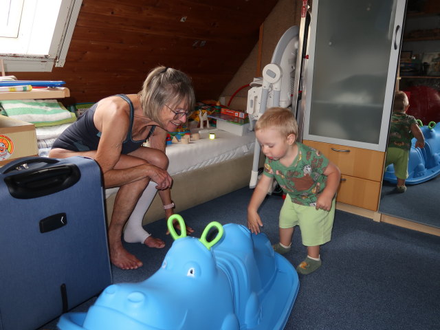 Mama und Nils im Haus meiner Eltern