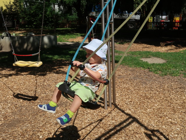 Nils am Spielplatz Museum