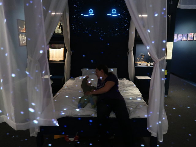 Nils und Sabine in der Ausstellung 'Tr&auml;ume ... tr&auml;umen'