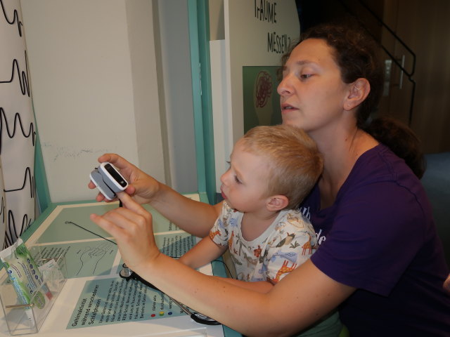 Nils und Sabine in der Ausstellung 'Tr&auml;ume ... tr&auml;umen'