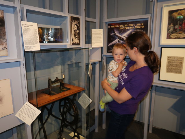 Nils und Sabine in der Ausstellung 'Tr&auml;ume ... tr&auml;umen'