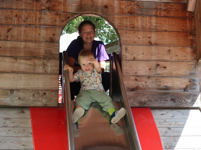 Nils und Sabine am Spielplatz