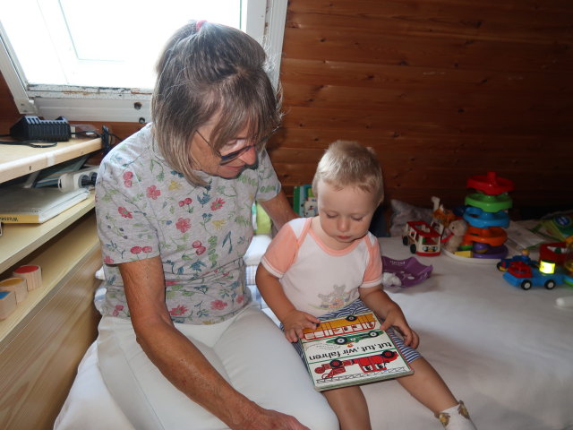 Mama und Nils im Haus meiner Eltern (4. Aug.)