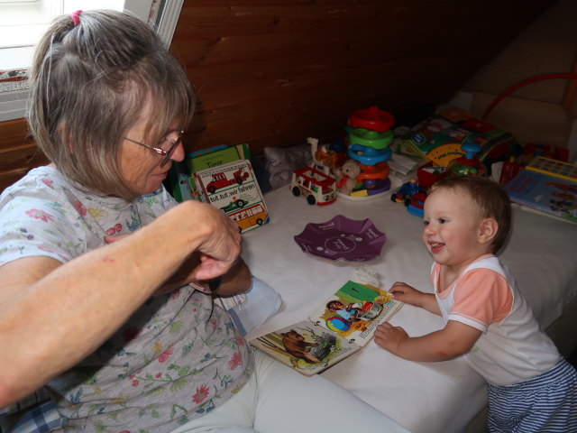 Mama und Nils im Haus meiner Eltern (4. Aug.)