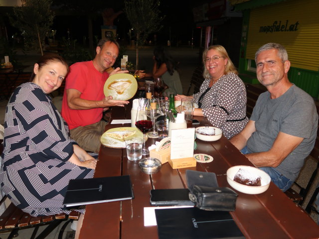 Agata, J&ouml;rg, Doris und Friedrich im Markt.Gr&auml;tzL