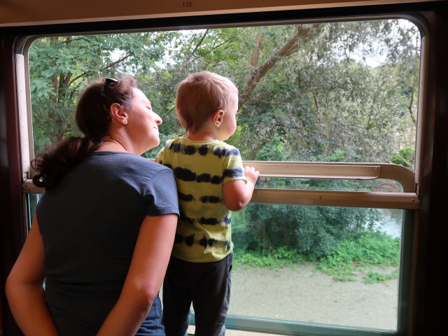 Sabine und Nils in der Haltestelle Altenhof, 227 m