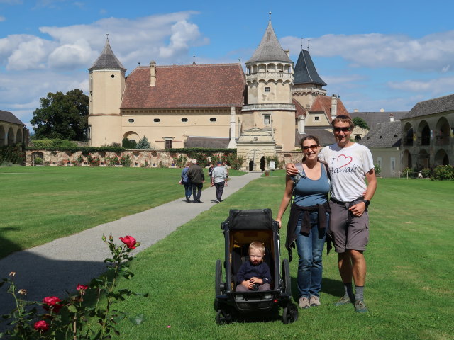Nils, Sabine und ich im Turnierhof, 354 m