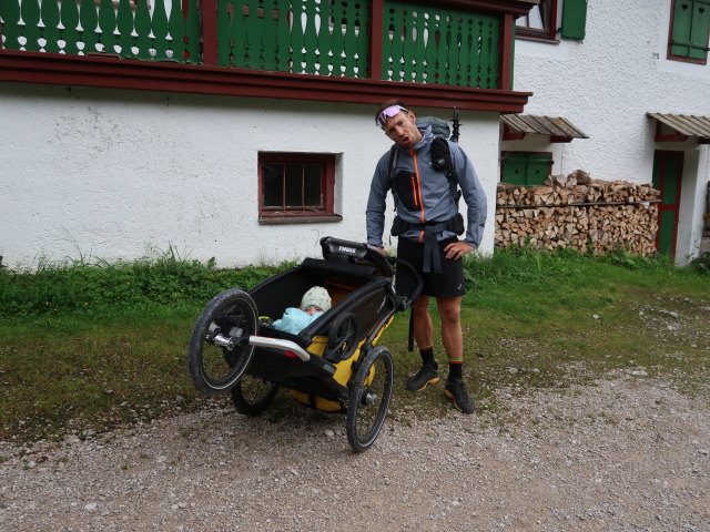 Nils und Christoph beim Anton-Karg-Haus, 829 m (23. Aug.)