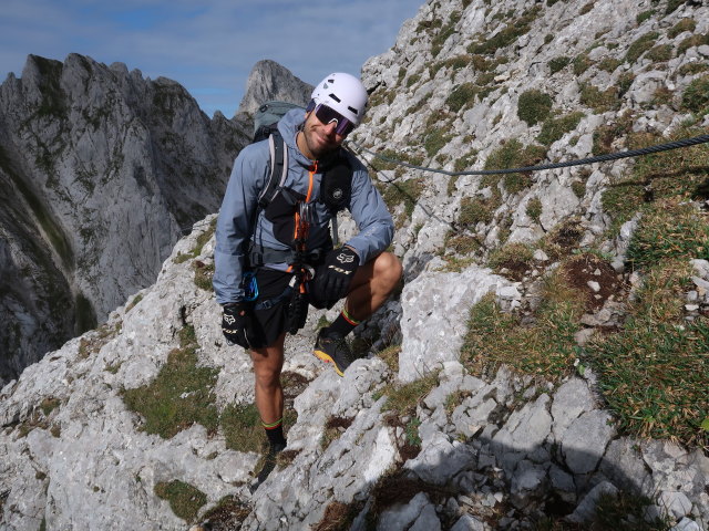 Kaisersch&uuml;tzen-Klettersteig: Christoph zwischen Steigbuch und Abzweigung Gamshalt (24. Aug.)