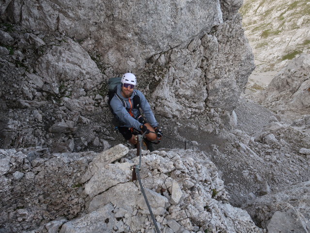 Kaisersch&uuml;tzen-Klettersteig: Christoph zwischen Abzweigung Gamshalt und Ellmauer Halt (24. Aug.)