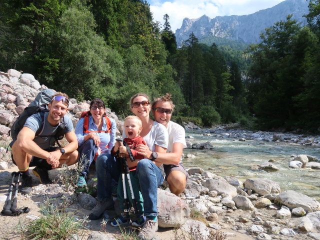 Christoph, Ulrike, Nils, Sabine und ich im Kaisertal bei der M&uuml;ndung des Brandenberger Bachs (24. Aug.)