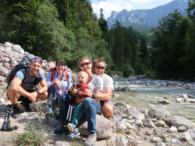 Christoph, Ulrike, Nils, Sabine und ich im Kaisertal bei der M&uuml;ndung des Brandenberger Bachs (24. Aug.)