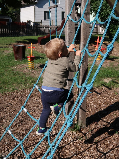 Nils am Spielplatz H&ouml;flein