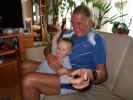 Nils und Papa im Haus meiner Eltern (2. Sep.)