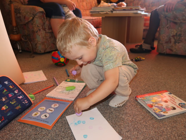 Nils im Haus meiner Oma