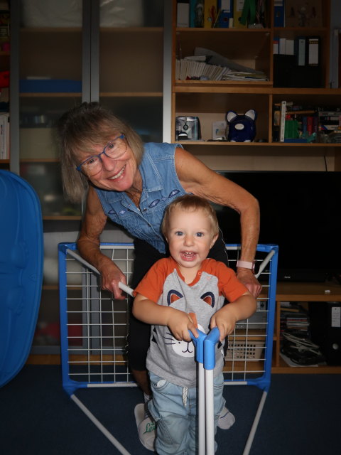 Mama und Nils im Haus meiner Eltern