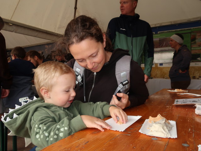 Nils und Sabine am Mistplatz Hernals