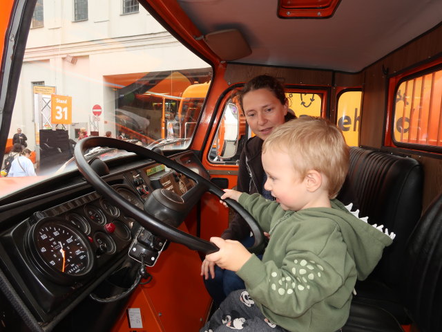 Sabine und Nils am Mistplatz Hernals