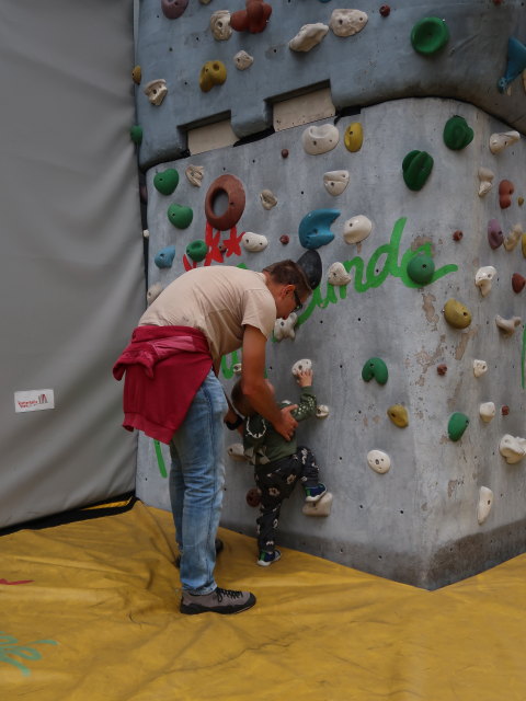 Ich und Nils am Mistplatz Hernals