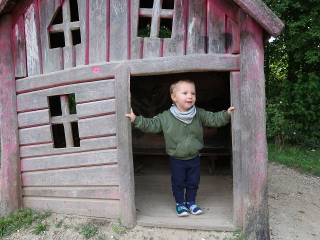 Nils am Spielplatz