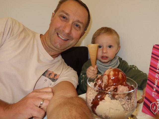 Ich und Nils im Eissalon Isola Bella