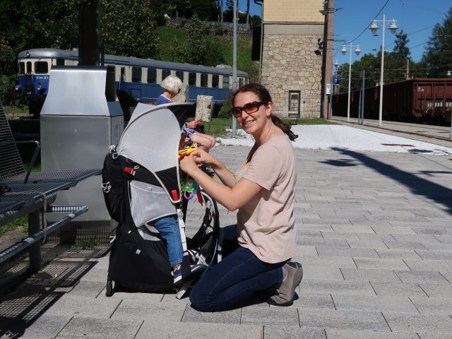 Nils und Sabine im Bahnhof Semmering, 896 m