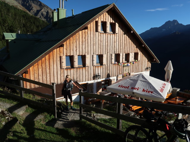 Evelyn bei der Ludwigsburger H&uuml;tte, 1.935 m (20. Sep.)