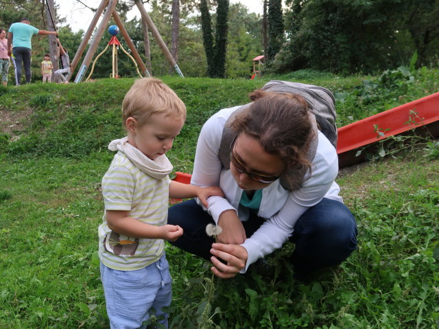 Nils und Sabine am Waldspielplatz Hirtenberg