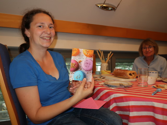 Sabine und Mama in unserer Wohnung