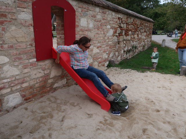 Sabine und Nils am Abenteuerspielplatz