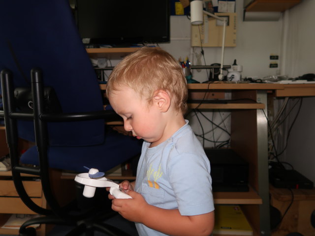 Nils im Haus meiner Eltern (2. Sep.)