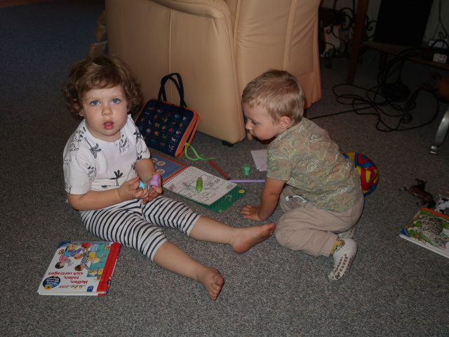 Olivia und Nils im Haus meiner Oma
