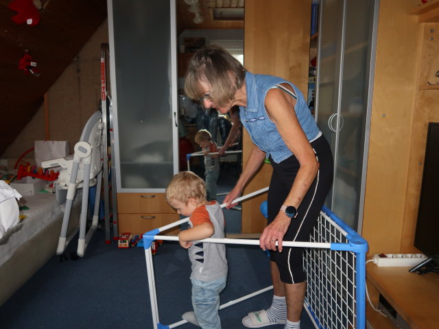 Nils und Mama im Haus meiner Eltern