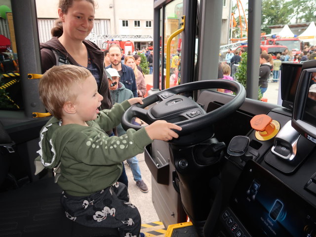 Nils und Sabine am Mistplatz Hernals