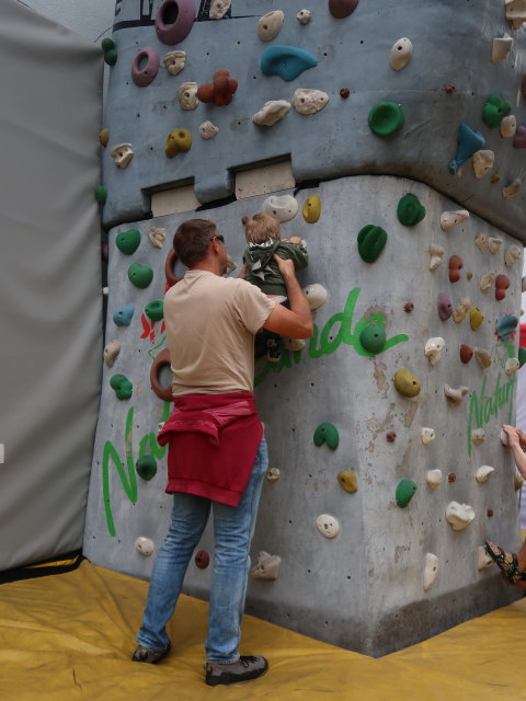 Ich und Nils am Mistplatz Hernals